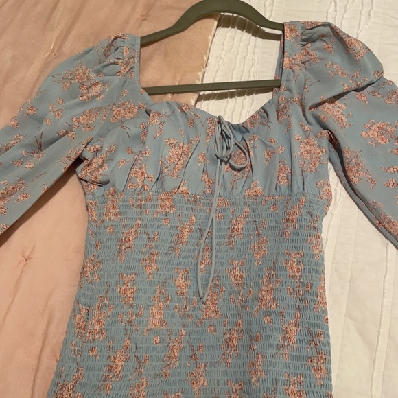 Beautiful Dress - Picture 6 of 6